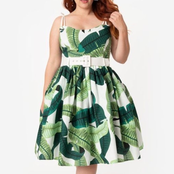 Collectif Green Leaf Print Midi Dress - Picture 1 of 6